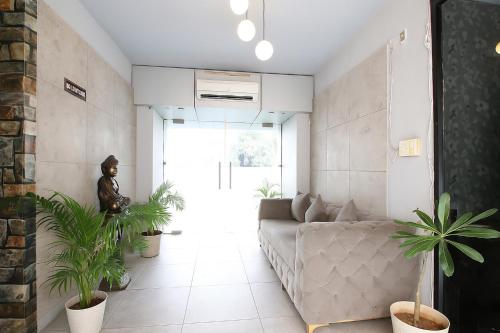 O zonă de relaxare la FabHotel Clement