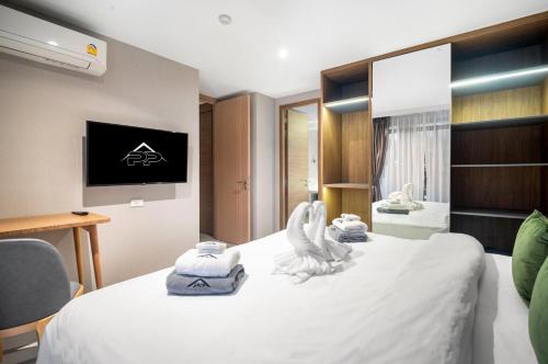 Postel nebo postele na pokoji v ubytování Stylish Beachfront 2BR Flat