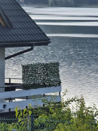 a view of the water from a house at DOMEK Z KOMINKIEM Z WIDOKIEM na Jezioro Czorsztyńskie in Frydman