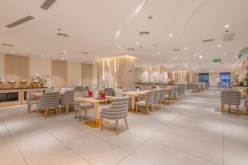 En restaurant eller et andet spisested på The Art Nest Hotel Nha Trang