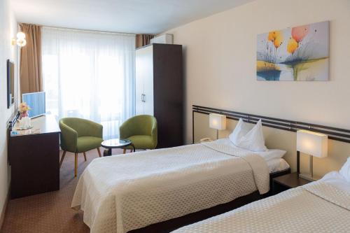 Un pat sau paturi într-o cameră la Hotel Poienița