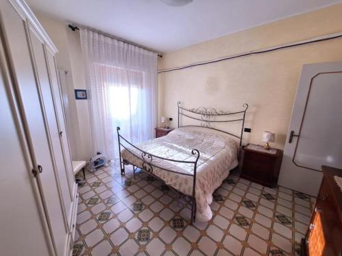 Postel nebo postele na pokoji v ubytování Sea view beach access path !