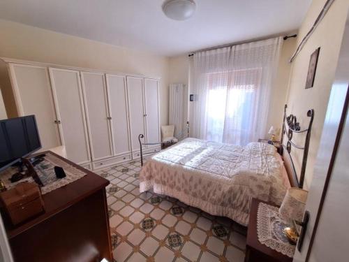 Postel nebo postele na pokoji v ubytování Sea view beach access path !