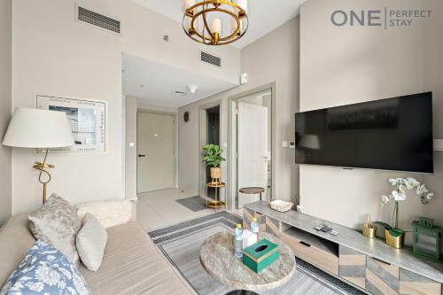 Elegant 1BR in Business Bay | Pool & Gym