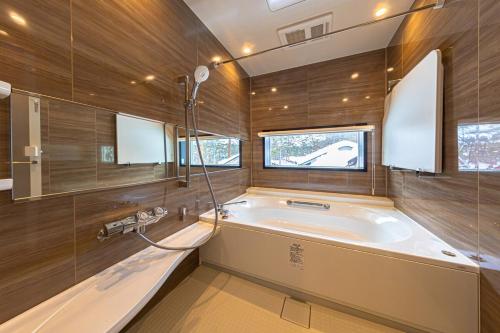 山の桜 Premium Ski Chalet in Hakuba
