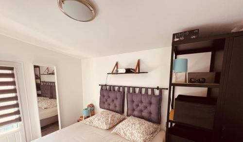 Ένα ή περισσότερα κρεβάτια σε δωμάτιο στο My Collioure La Parenthèse - Sauna, Spa and Beach