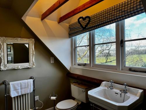 Ένα μπάνιο στο Hill House - Country Retreat by Maison Pro