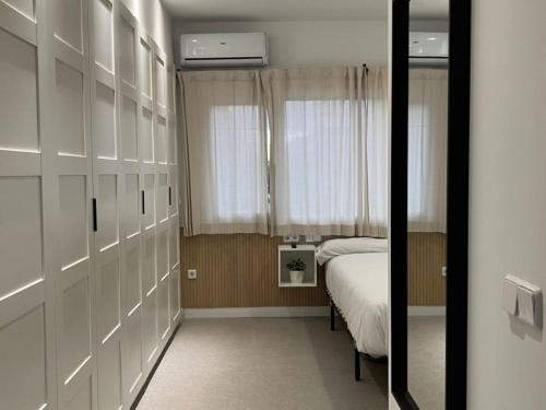 En eller flere senge i et værelse på Plata II by Clabao