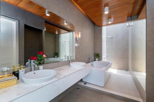 a bathroom with two sinks and a large mirror at Villa D3 Private - In Great Location Front Of The Sea in Vung Tau