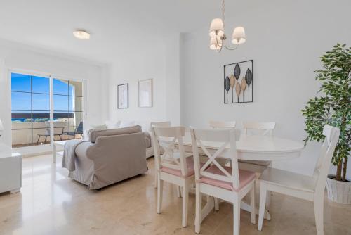 Seaview & Golf, 2 bedroom Apartment Benalmadena by Casa del Sol HR