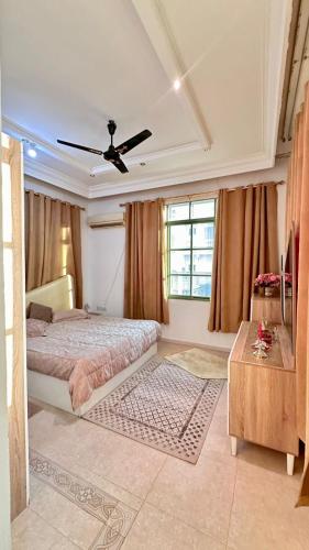 Postel nebo postele na pokoji v ubytování بيت مجهز بالكامل