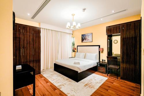Escape24 2BR with Large Balcony near Burj Khalifa
