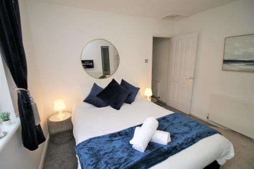 Ένα ή περισσότερα κρεβάτια σε δωμάτιο στο Ty Glas Mews by Property Promise, Cardiff