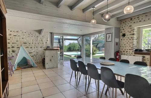 Fotografie z fotogalerie ubytování Le Clos Fleuri v destinaci Pontiacq-Viellepinte