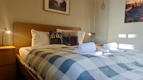 a bedroom with a bed with two towels on it at Ferienwohnung Ostseeblick in Breege
