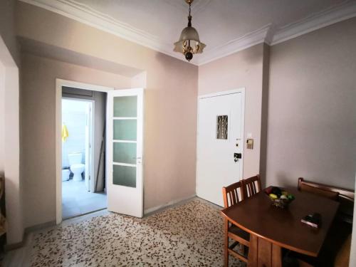 Plato's apartment sleeps up to 5