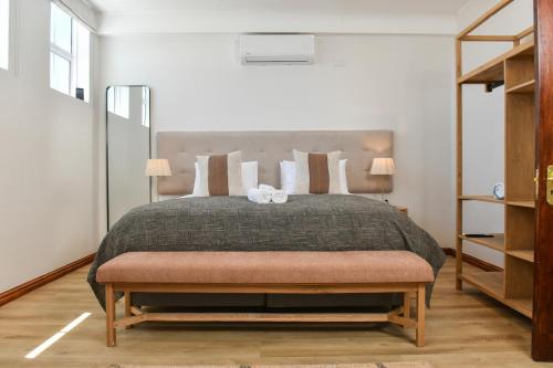 Ένα ή περισσότερα κρεβάτια σε δωμάτιο στο De Waterkant Place