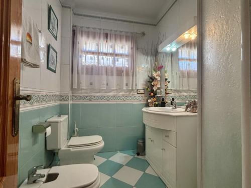 Et badeværelse på Casa Limonar By Solymar Holiday