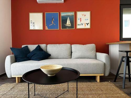 Fotografie z fotogalerie ubytování Azure Horizons - Seaside Retreat with Sea View v destinaci Kumbor