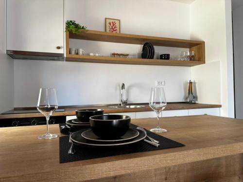 Η κουζίνα ή μικρή κουζίνα στο Azure Horizons - Seaside Retreat with Sea View