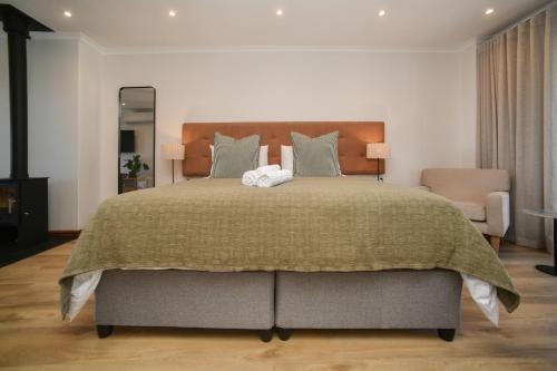 Ένα ή περισσότερα κρεβάτια σε δωμάτιο στο De Waterkant Place