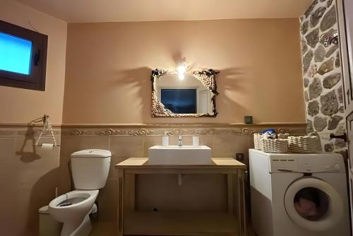 Koupelna v ubytování Despoinas Stone House in Kranidi