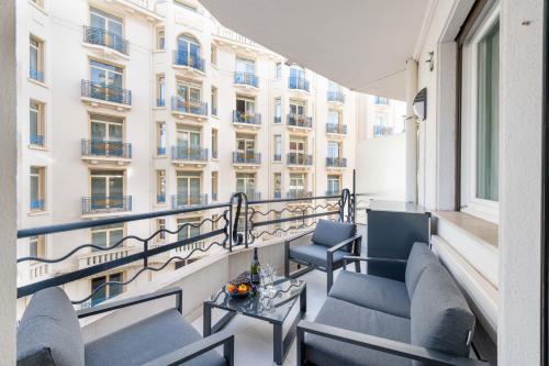 2-Bedroom Apartment with Terrace and Side Sea View
