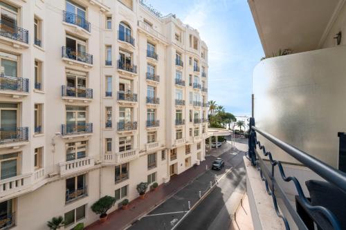 2-Bedroom Apartment with Terrace and Side Sea View