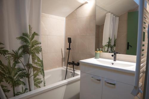 Koupelna v ubytování VAL Jaunay