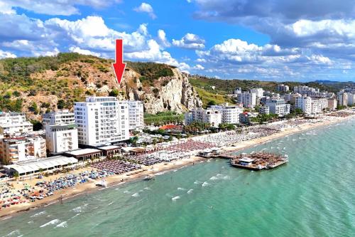 Brisa Del Mar Beachfront Apartment 116 - Happy Rentals