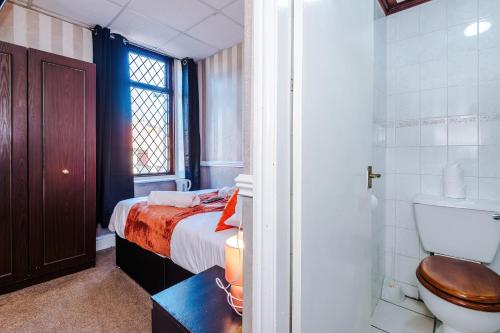 Ένα μπάνιο στο Entire Sonora Park Hotel Sleeps 37 Central Pier