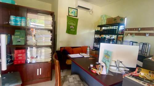 Φωτογραφία από το άλμπουμ του Capital O 91246 Tokman Inn σε Pantai Cenang