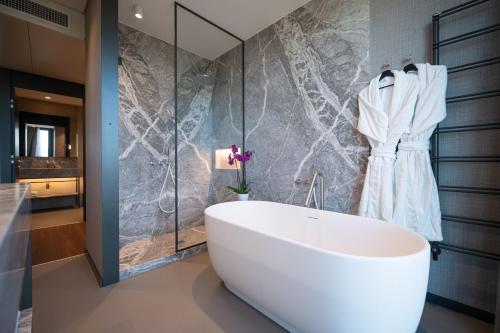 DUPARC Contemporary Suites photo 100