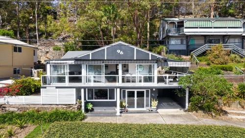 Pretty BeachNumber 96 At Pretty Beach By Holidayco的房屋的空中景致