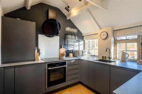 Kuchyň nebo kuchyňský kout v ubytování Olive Cottage