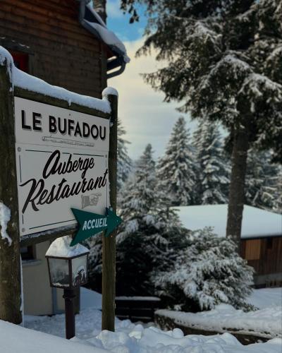 a sign for a lodge in the snow at LE BUFADOU - Gîte Auberge - in Laveissière