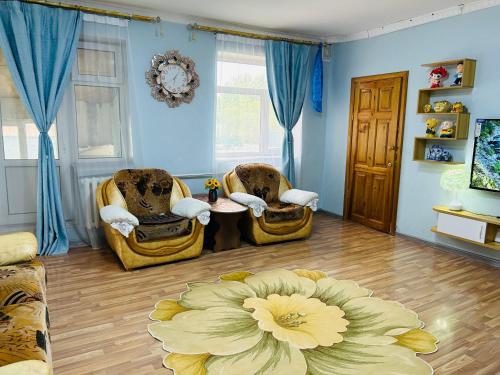 Khu vực ghế ngồi tại Mandakh Naran Guest House