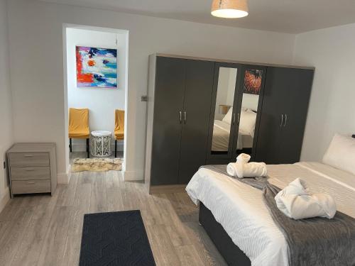 a bedroom with a large bed and a mirror at Dream Flat in Bristol