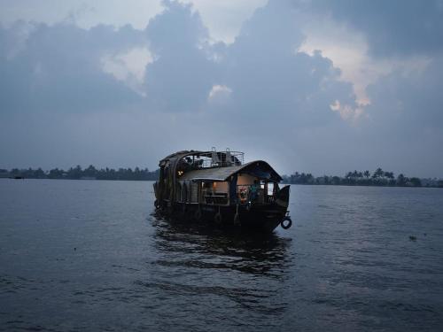 Φυσικό τοπίο κοντά σε αυτό το πλωτό κατάλυμα