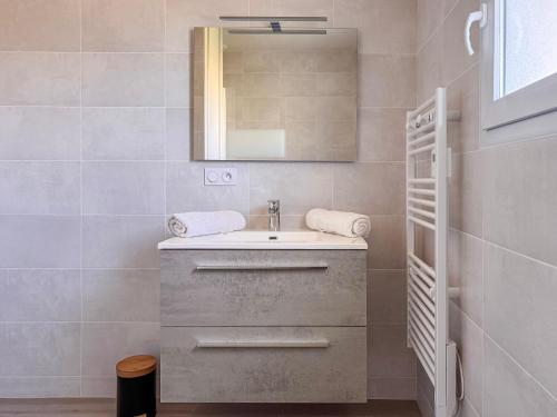 Koupelna v ubytování Excalibur -15 min du Parc - Parking -by R&G