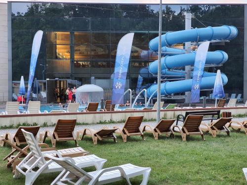 Bazén v ubytování Apartament 1 przy Termach Cieplickich nebo v jeho okolí