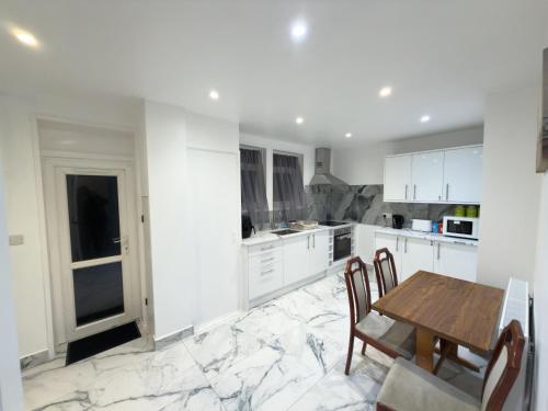 Imagen de la galería de Chigwell roll, en Chigwell