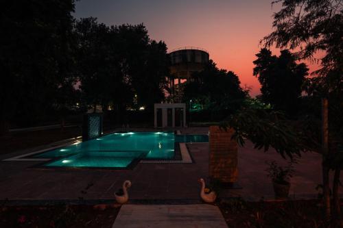 La alberca dentro o cerca de amã Stays & Trails- Anand Bhawan Palace, Tirwa, Kannauj