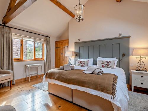a bedroom with a large bed with a large headboard at 2 Bed in Leominster 50518 in Pencombe