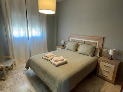 Giường trong phòng chung tại Lux Bormujos - Vacacional Sevilla