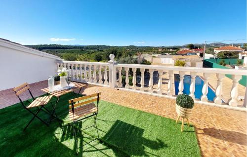Μπαλκόνι ή βεράντα στο Lovely Home In Pedralba With Private Swimming Pool, Can Be Inside Or Outside