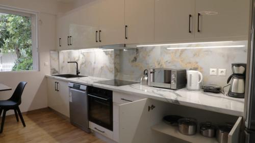 Luxury 1 Bd Apt with Patio in Neo Psychiko