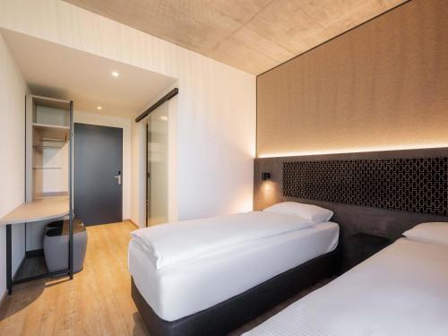 Ліжко або ліжка в номері B&B HOTEL Liechtenstein-Eschen