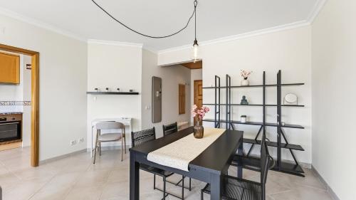 Portimão 1BR with Pool by LovelyStay