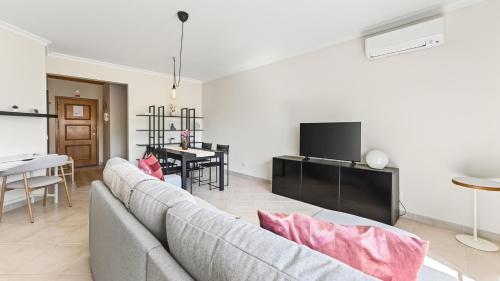 Portimão 1BR with Pool by LovelyStay